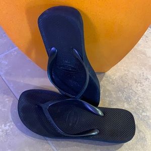 Women’s havaianas flip flops - black